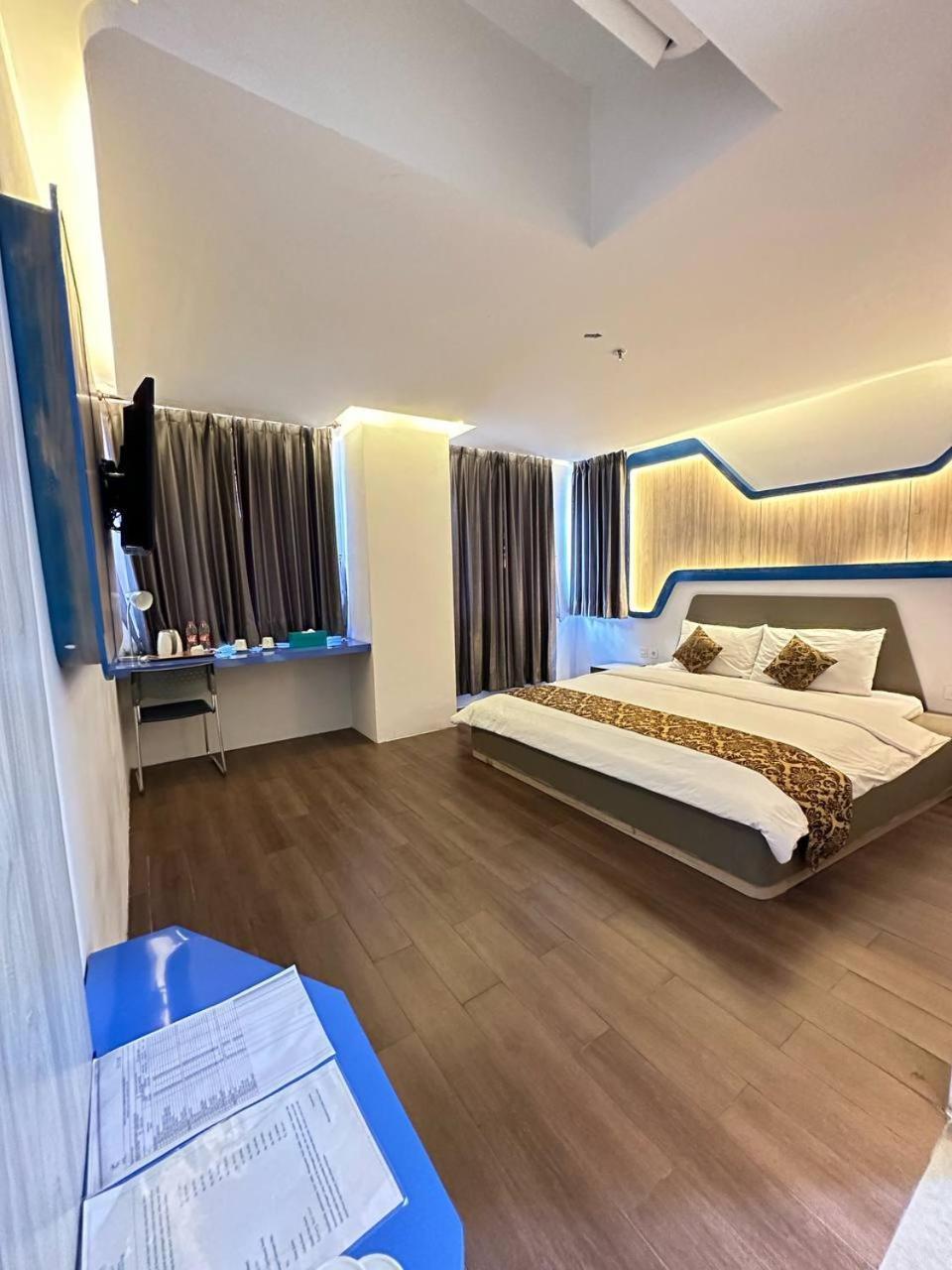 Golden Palace Hotel Batu Merah Экстерьер фото